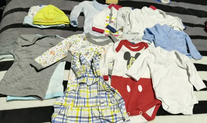 Lote de ropa para bebé mixto de segunda mano