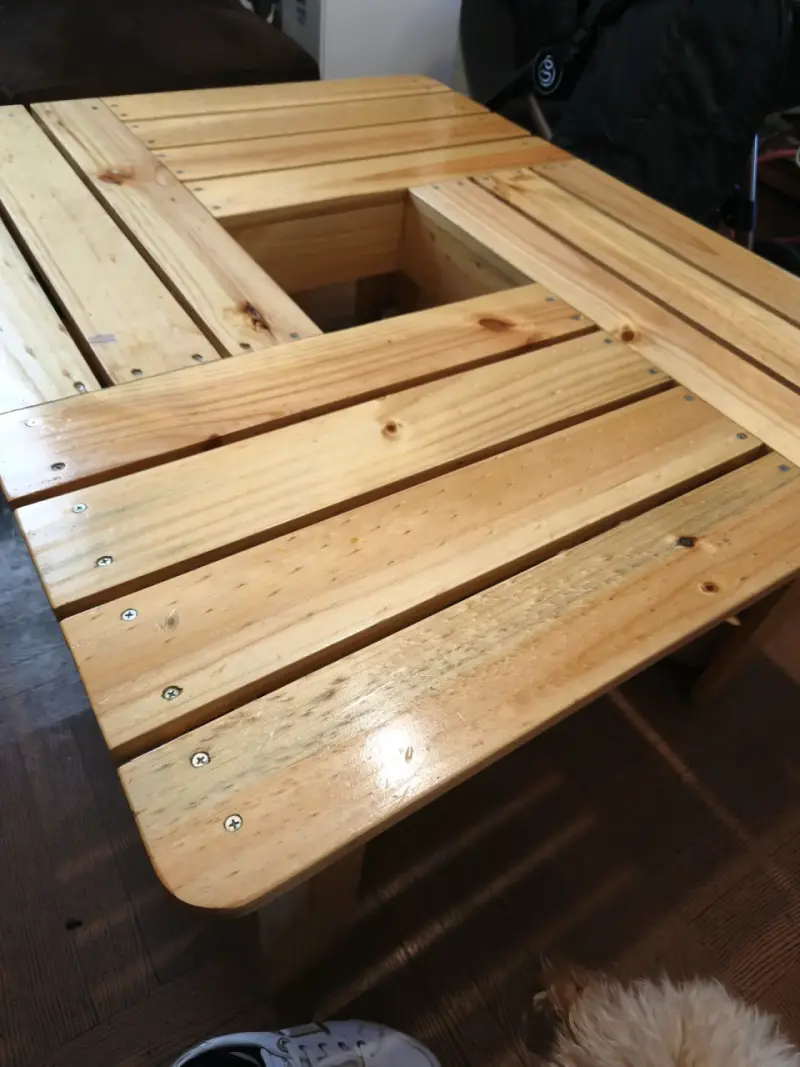 Mesa de centro de madera estilo rústico
