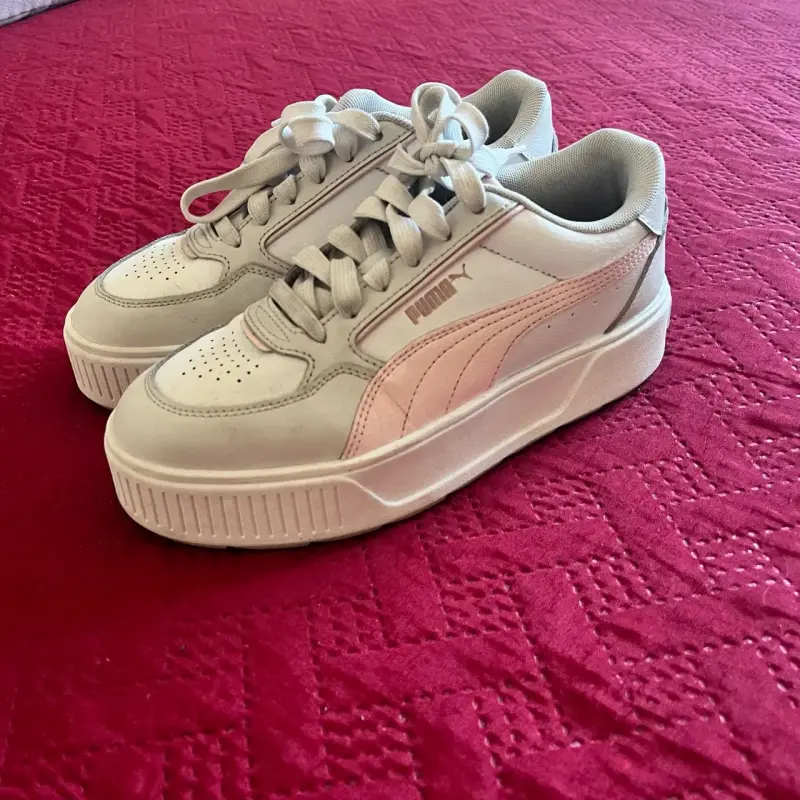 Zapatillas deportivas Puma blancas y rosadas - 1