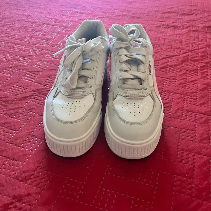 Zapatillas deportivas Puma blancas y rosadas - 2