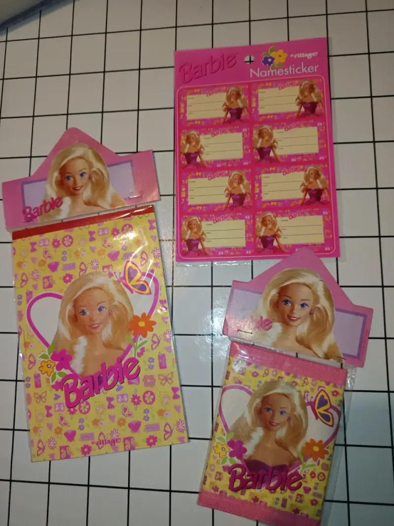 Set Barbie village esquelas billetera y stickers - 1