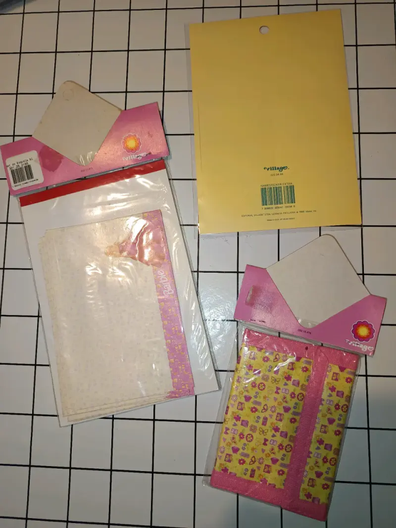 Set Barbie village esquelas billetera y stickers - 2