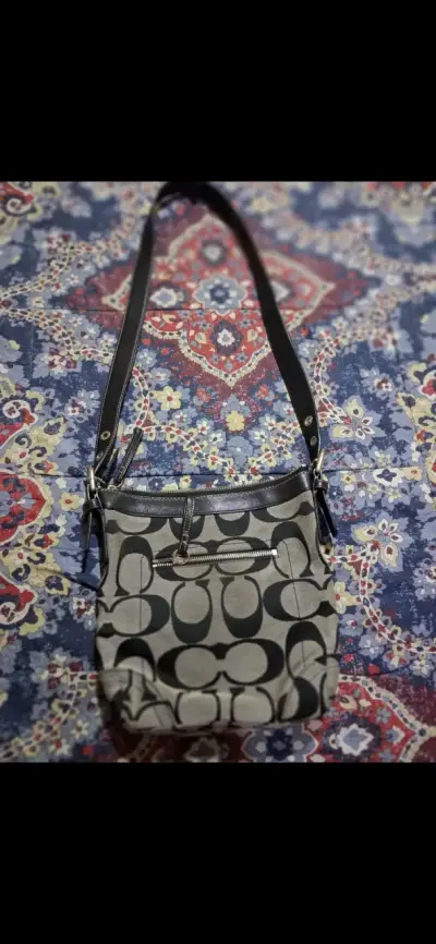 Cartera de Hombro Estampada en Buen Estado - miniatura 1