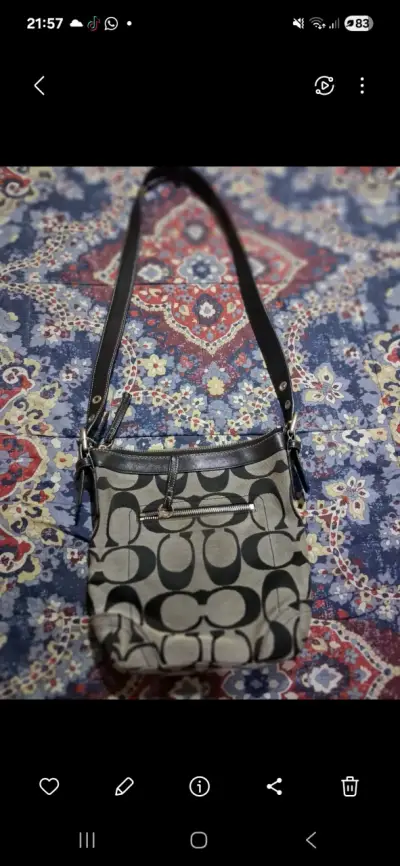 Cartera de Hombro Estampada en Buen Estado - miniatura 2