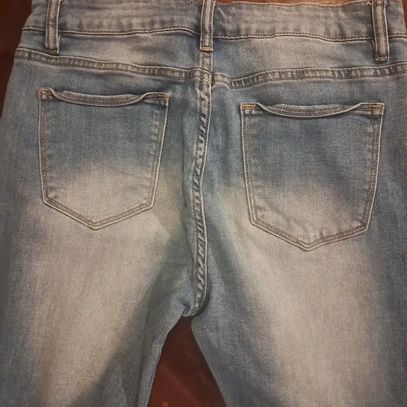 Jeans acampanados desgastados para mujer - 2