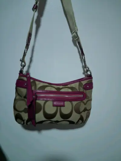 Cartera Coach beige con detalles rosados - miniatura 1