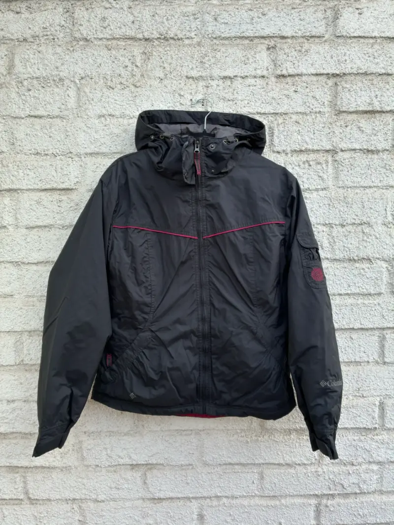 Chaqueta impermeable Columbia negra con capucha - 1