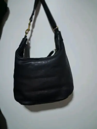 Bolso de cuero negro con correa ajustable - miniatura 1