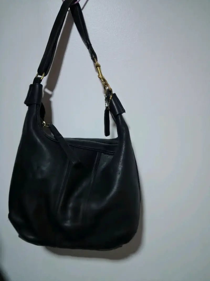 Bolso de cuero negro con correa ajustable - 2