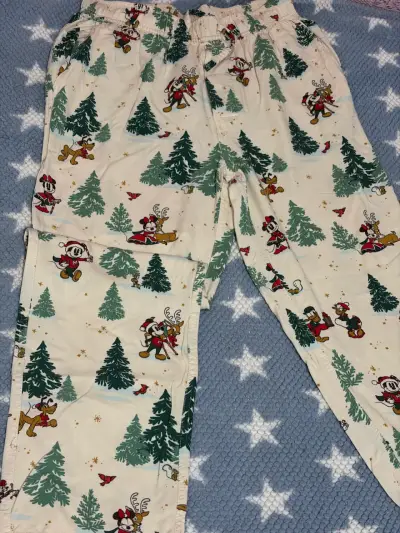 Pantalones de pijama Disney con estampado navideño - miniatura 1