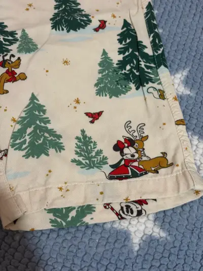 Pantalones de pijama Disney con estampado navideño - miniatura 2