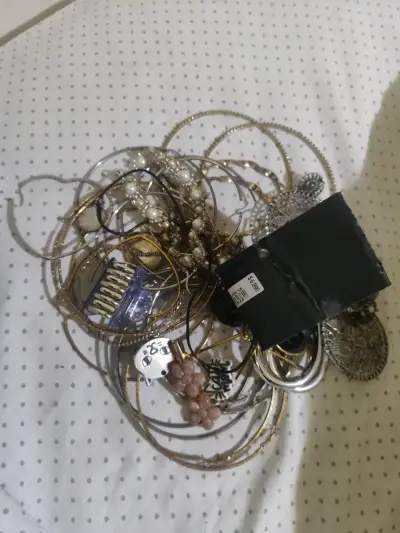 Lote de bisutería variada sorpresa más de50 piezas - miniatura 1