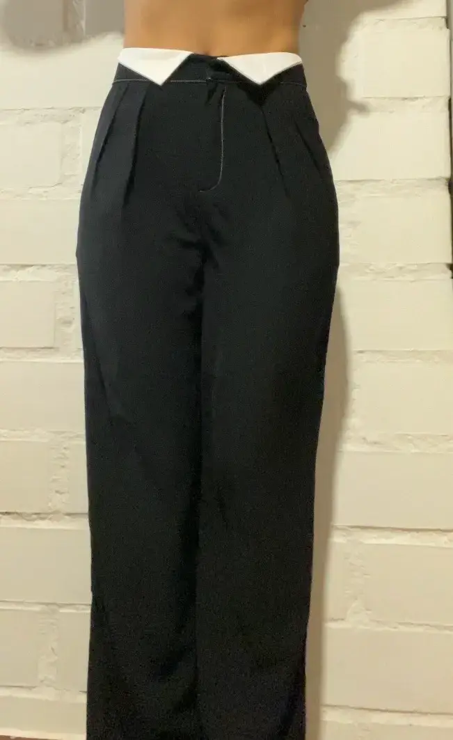 Pantalones negros de vestir con detalle blanco - 1