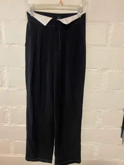 Pantalones negros de vestir con detalle blanco - miniatura 2