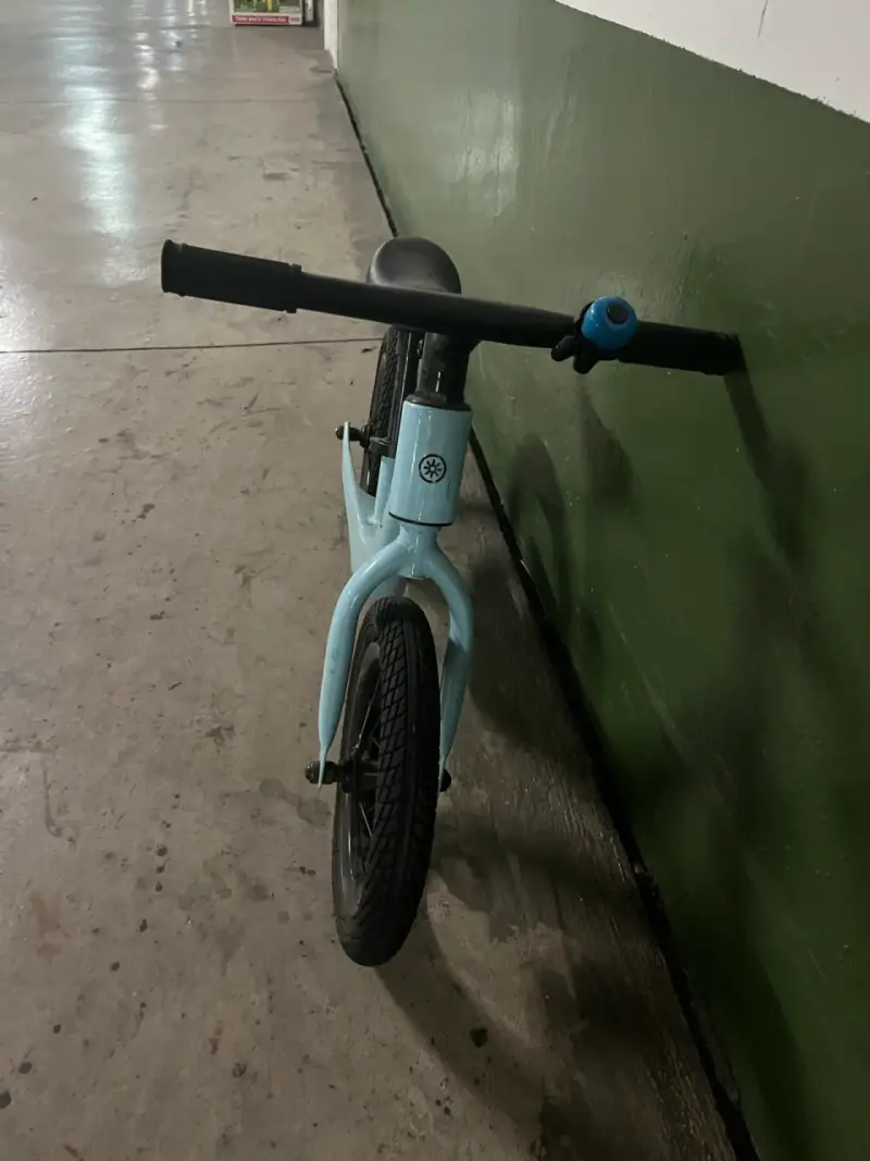 Bicicleta de equilibrio para niños color celeste - 1