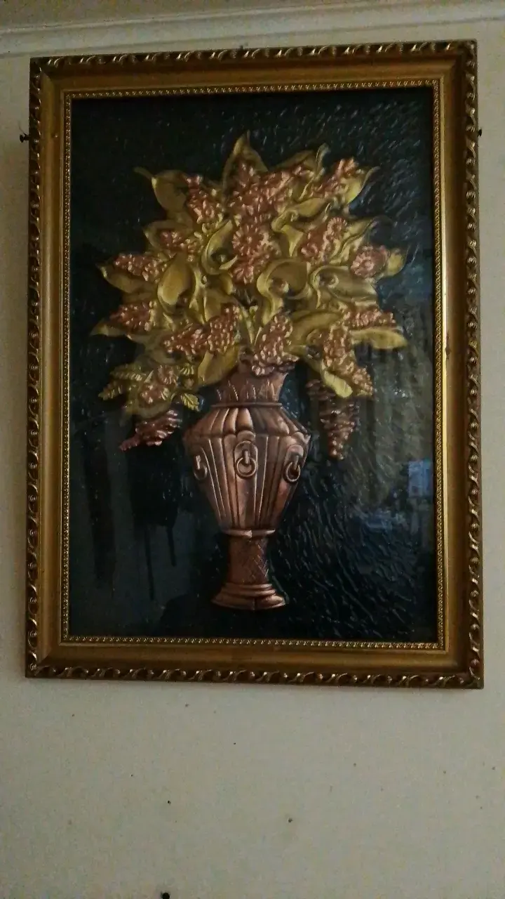 Cuadro Decorativo con Marco Dorado y Relieve Floral