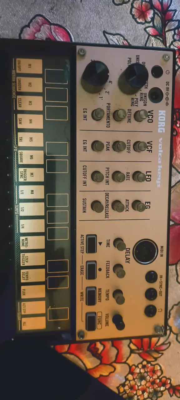 Sintetizador Korg Volca Keys con efectos de delay - 2