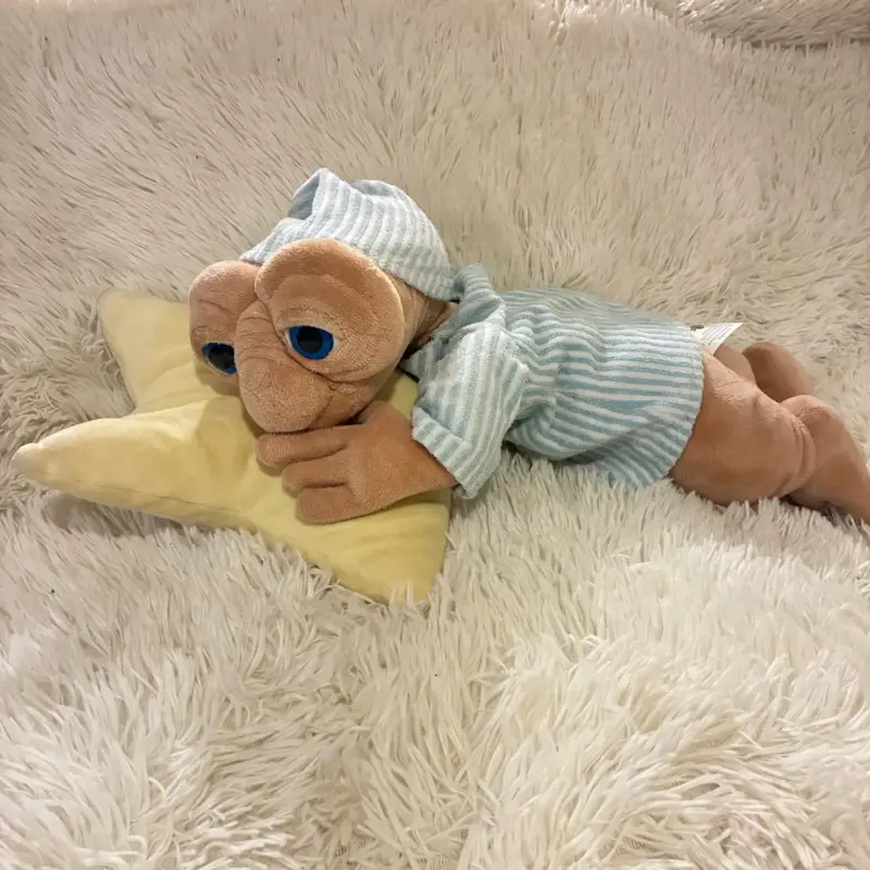 Peluche E.T. con Pijama y Almohada - 1