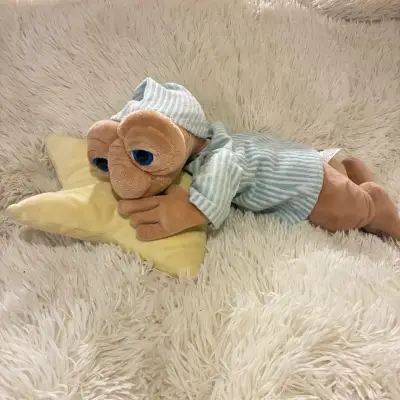 Peluche E.T. con Pijama y Almohada - miniatura 1