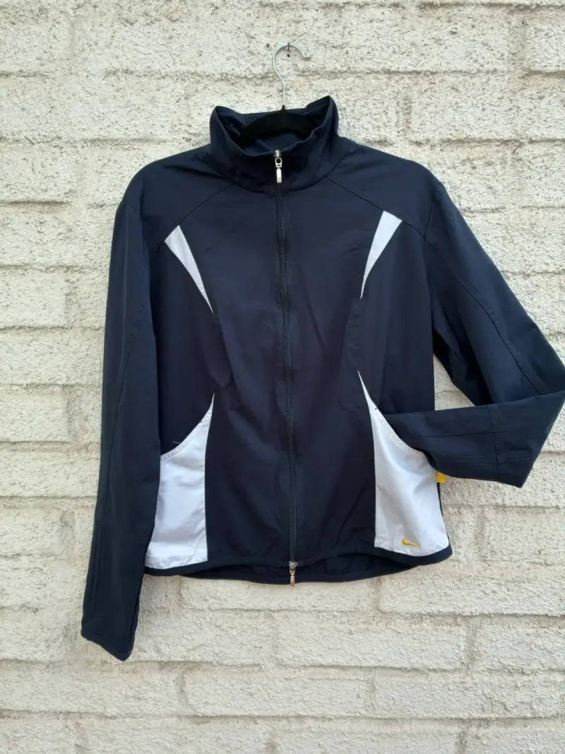 Chaqueta deportiva Nike azul con detalles blancos - 1