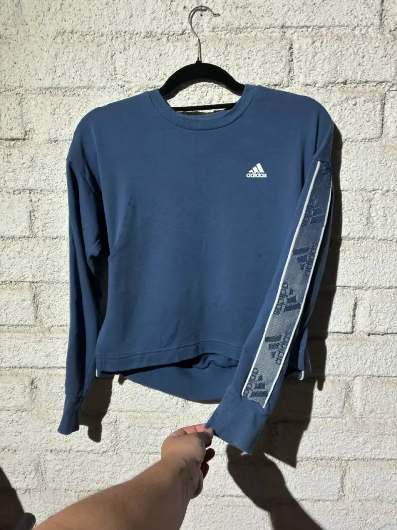 Polerón azul Adidas con logo en manga - 1