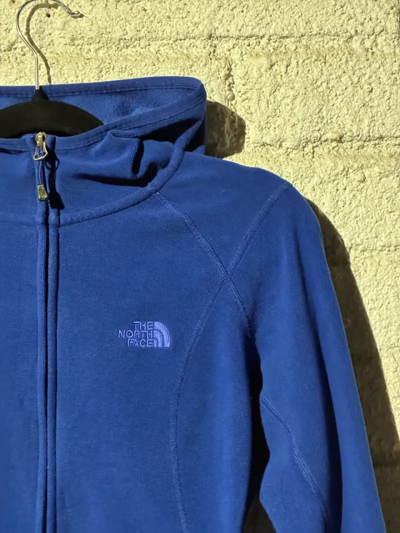 Chaqueta polar azul The North Face con capucha - 2