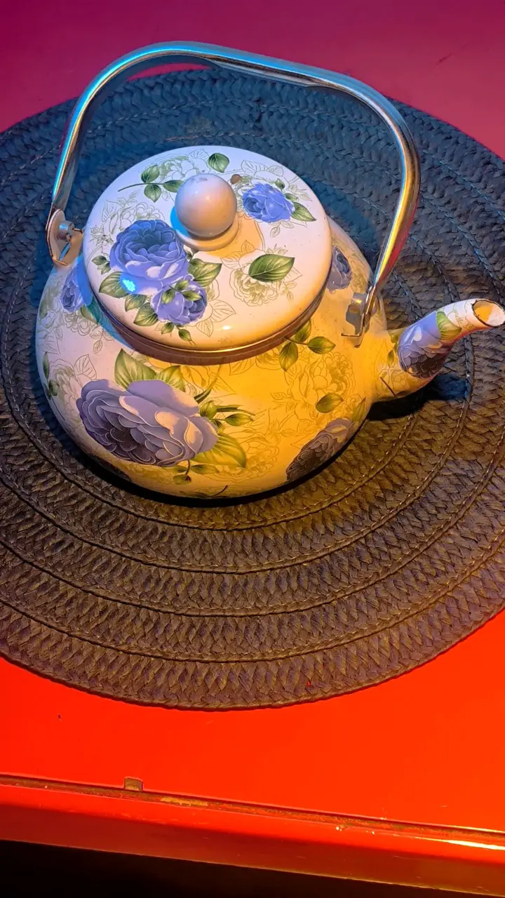 Tetera de cerámica con diseño floral vintage - 2