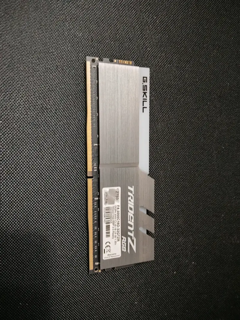 Memoria RAM G.Skill Trident Z RGB 16GB DDR4 - 1