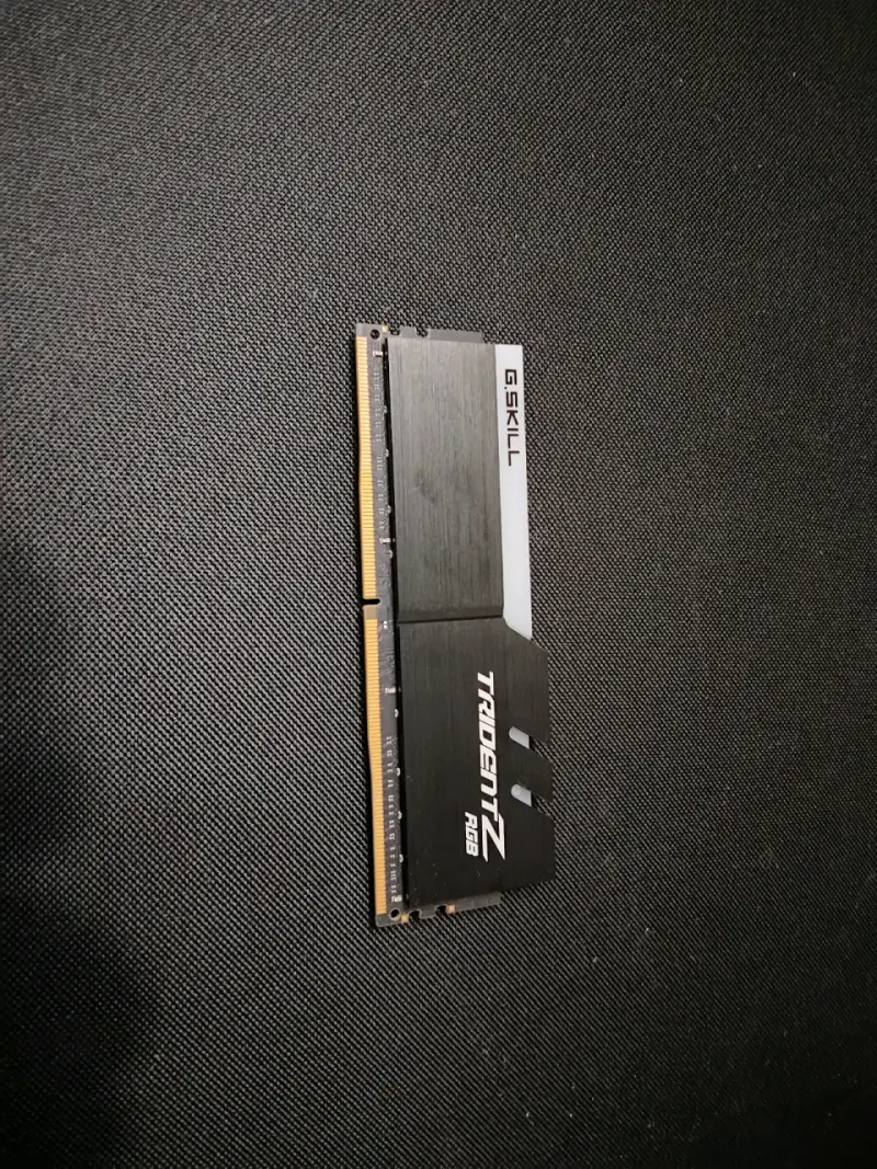 Memoria RAM G.Skill Trident Z RGB 16GB DDR4 - 2