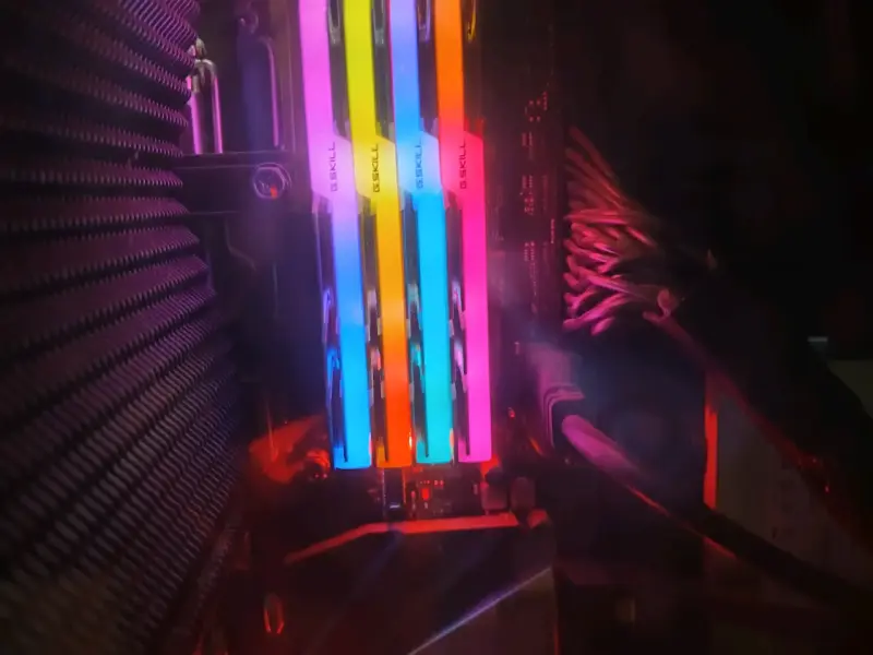 Memoria RAM G.Skill Trident Z RGB 16GB DDR4 - 3