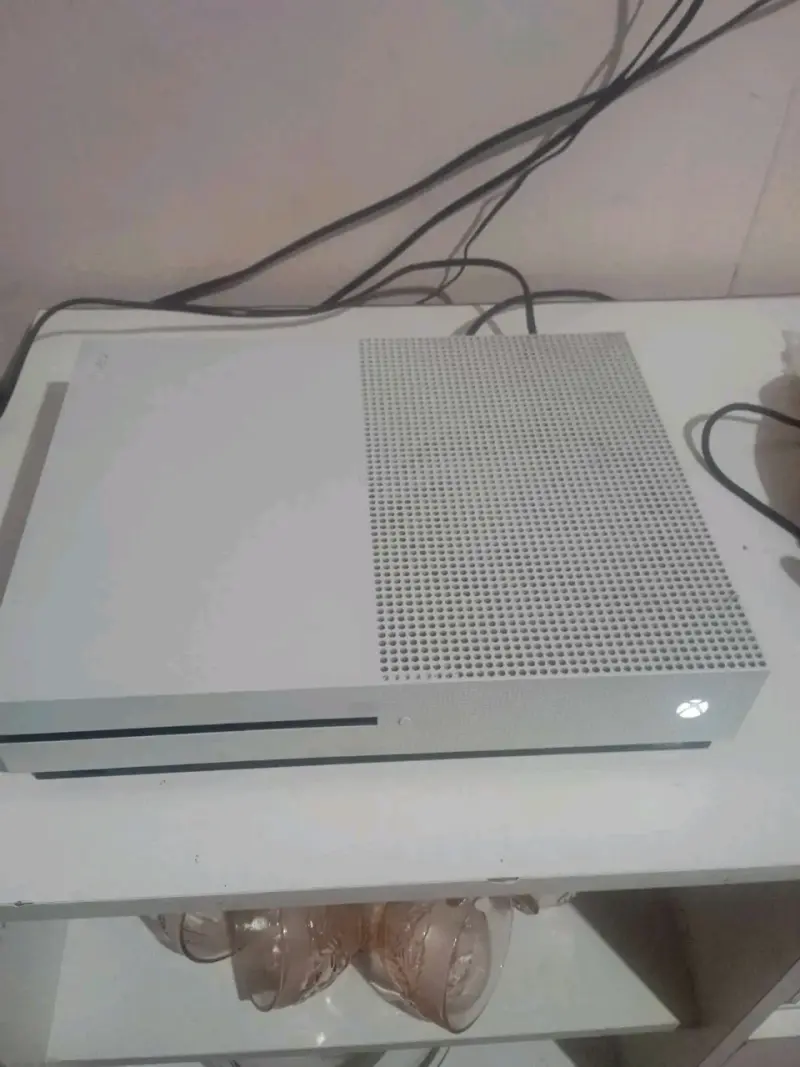 Consola Xbox One S con dos controles - 2