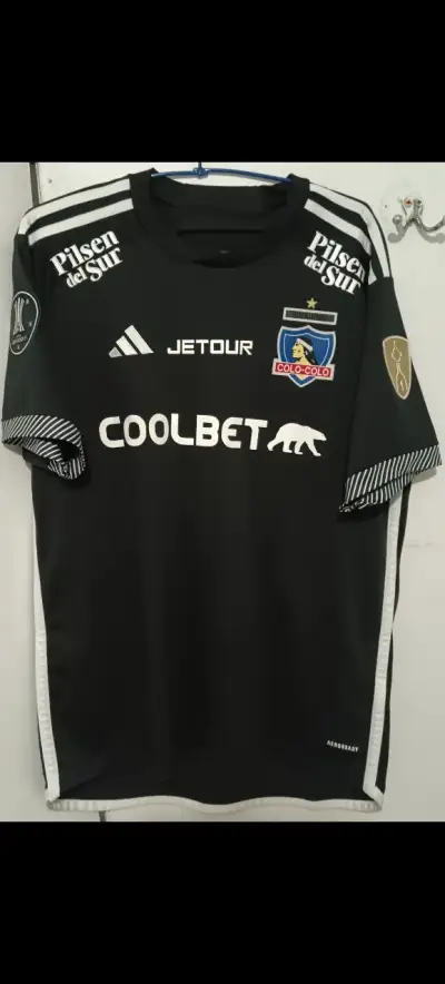 Camiseta de fútbol Colo-Colo negra Vidal 23 - miniatura 1