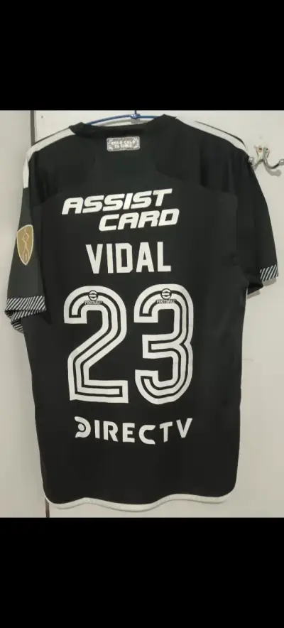 Camiseta de fútbol Colo-Colo negra Vidal 23 - miniatura 2