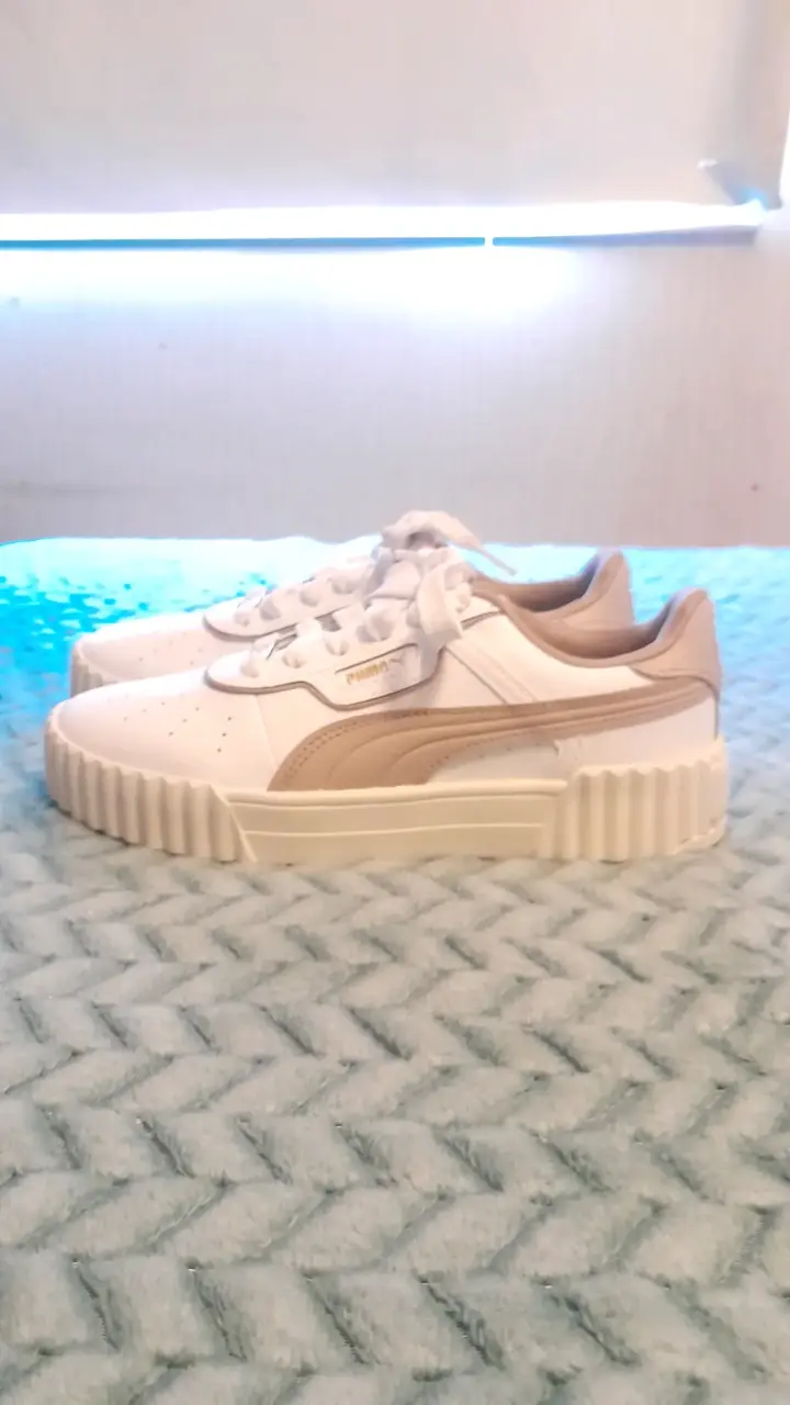 Zapatillas deportivas blancas y beige Puma - 1