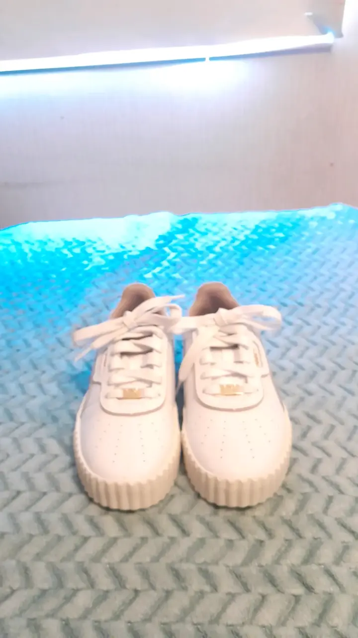 Zapatillas deportivas blancas y beige Puma - 2