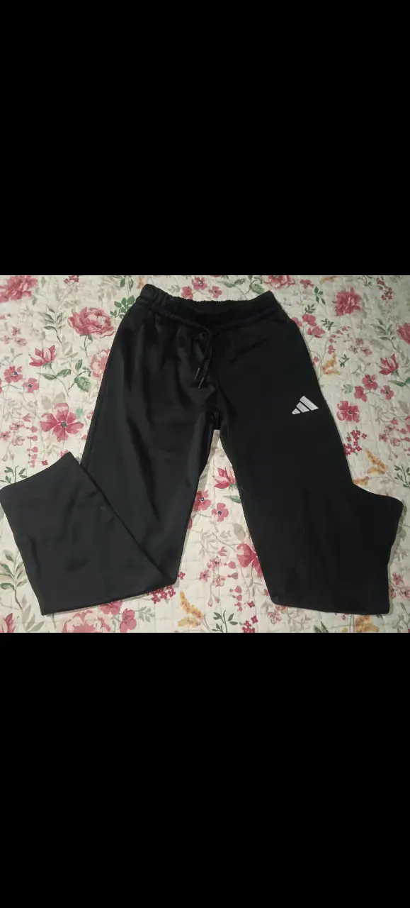 Conjunto deportivo negro Adidas con franjas blancas - 3