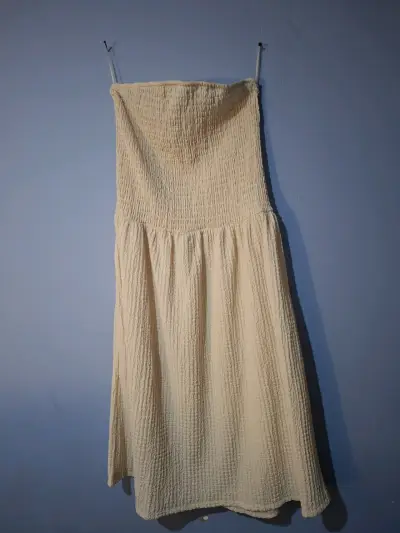 Vestido strapless beige texturizado - miniatura 1
