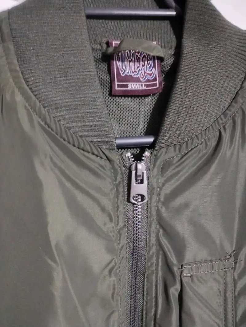 Chaqueta bomber verde oliva estilo vintage