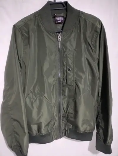 Chaqueta bomber verde oliva estilo vintage - miniatura 2