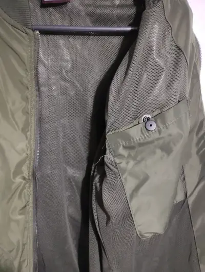 Chaqueta bomber verde oliva estilo vintage - miniatura 3