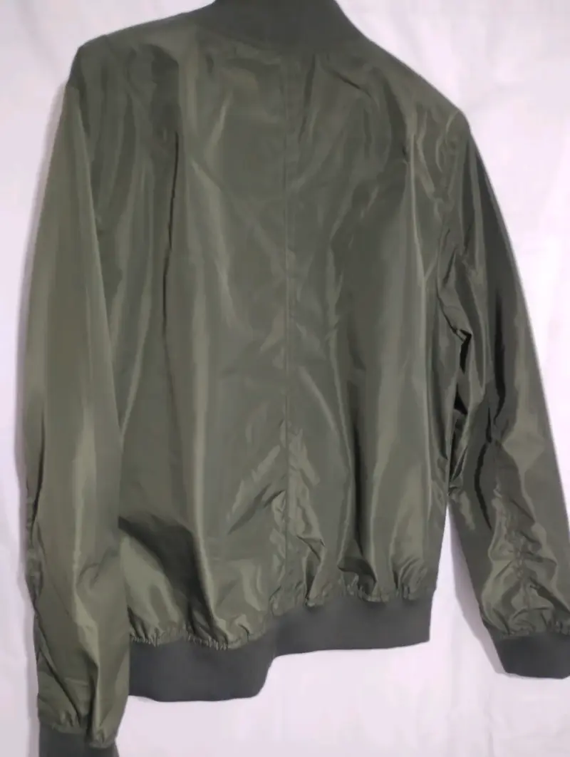Chaqueta bomber verde oliva estilo vintage - 4
