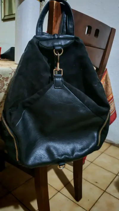 Mochila cuero negra - miniatura 1