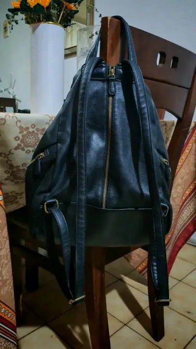 Mochila cuero negra - miniatura 2
