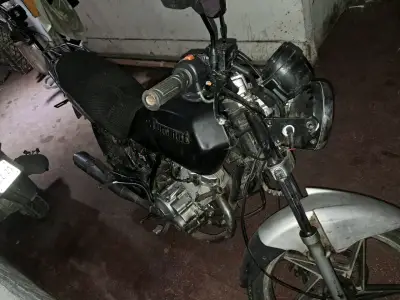 Motocicleta Dinamo usada en buen estado - miniatura 3