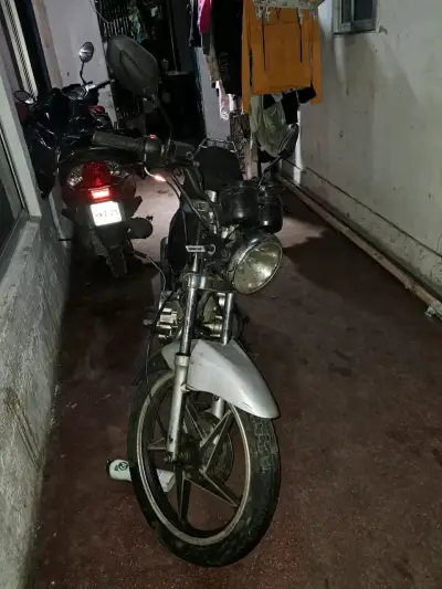Motocicleta Dinamo usada en buen estado - miniatura 4