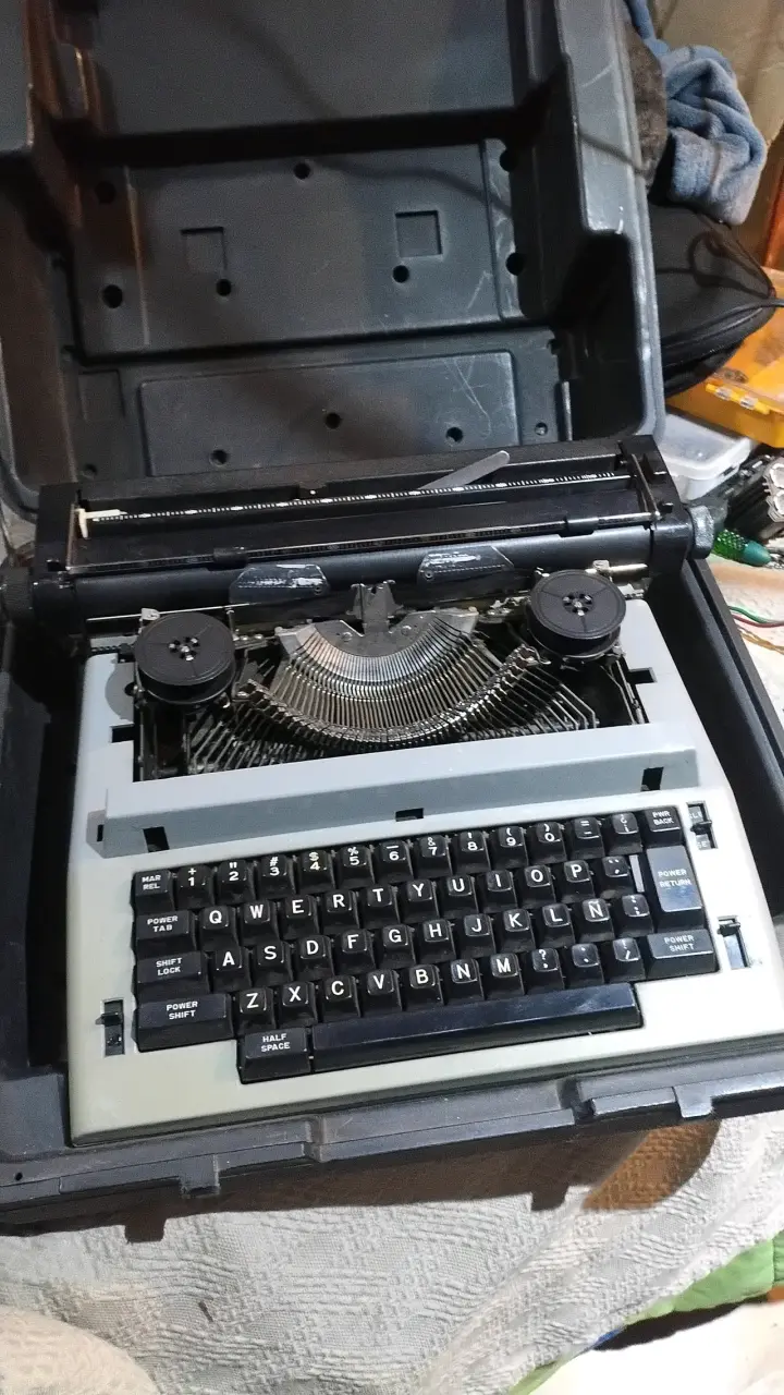 Máquina de escribir Underwood vintage en buen estado - 2