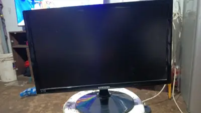 Monitor Samsung de 19 pulgadas en buen estado - miniatura 1