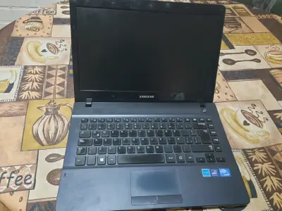 Notebook Samsung Intel Core i3 en buen estado - miniatura 1