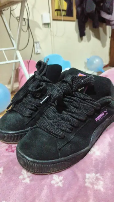 Zapatillas negras Puma Suede XL para mujer - miniatura 1