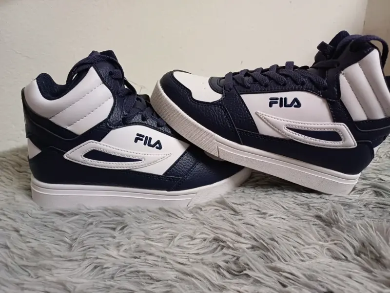 Zapatillas deportivas Fila blancas y negras - 1